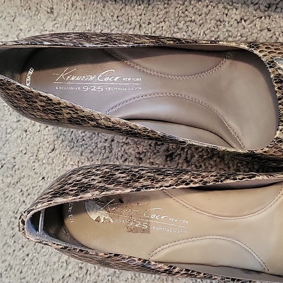 Kenneth Cole faux snake skin  peep toe leather heel 8.5 - Picture 6 of 7